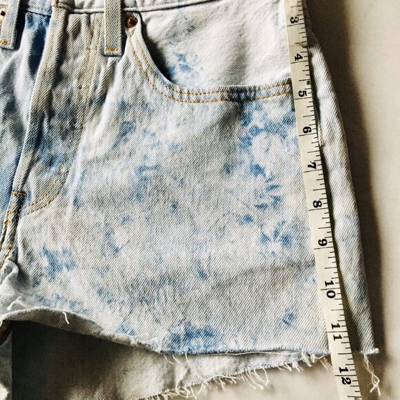 Levis 501 Jean Shorts Women’s 26 Cut Offs Acid Wash Denim Blue Button Fly‎ - Picture 7 of 9